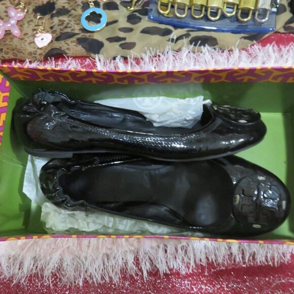 TORY BURCH Truffle Patent REVA Logo Embossed Driving shoes ballet flats sz 6.5 - Picture 2 of 11